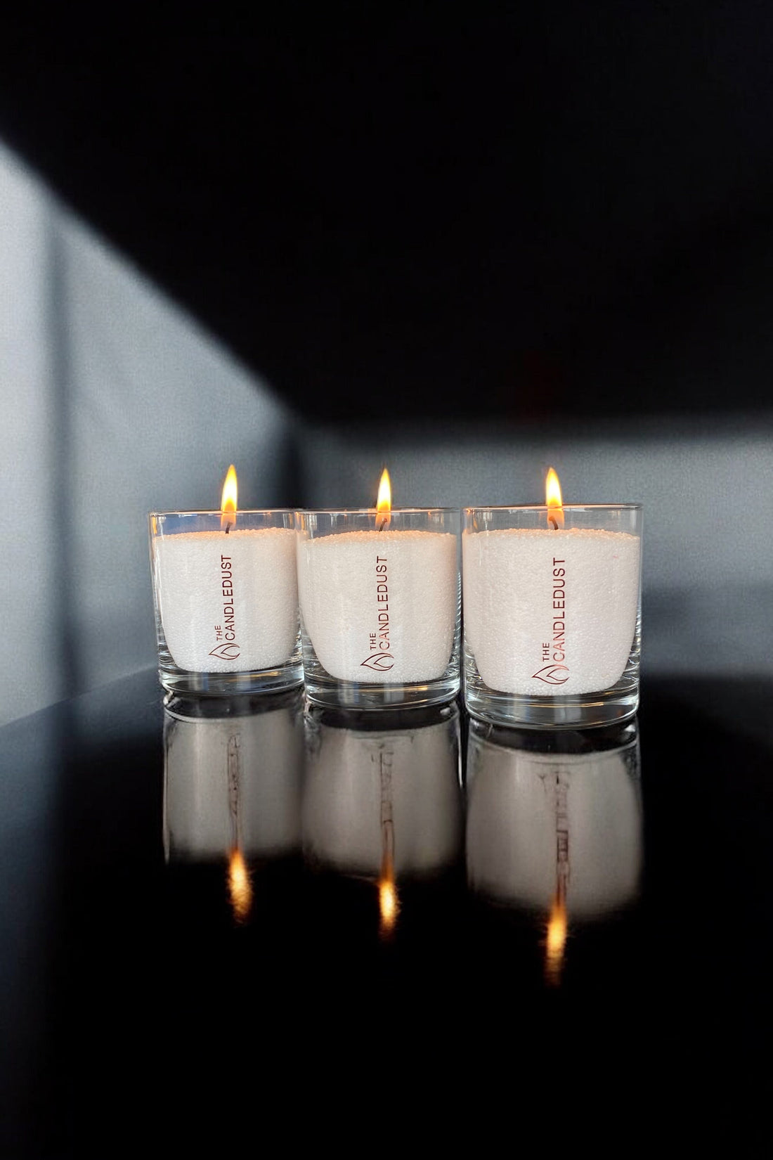 Verschillende Candledust geurkaarsen met unieke geuren zoals Breeze, Midnight, Diamond Dust en Mango Lime