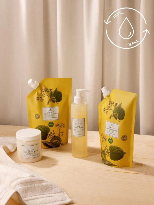 Natuurlijke shampoo zonder sulfaten en vaste conditioner van Magrada Organic Cosmetics in een duurzame badkamer